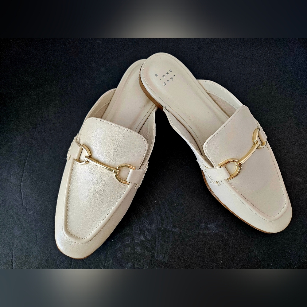 New Never Worn "A New Day" Women's highstyle cream slip on Loafers size 8.5